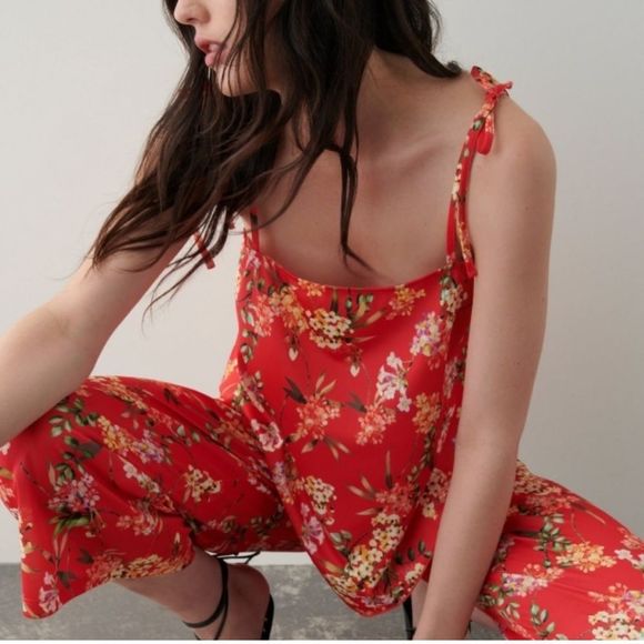 Zara Floral Print Top, Color Red/Orange, Size Medium NWOT (#11). - Picture 1 of 1
